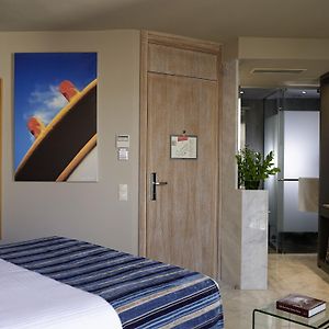 Zimmer mit Kingsize-Bett